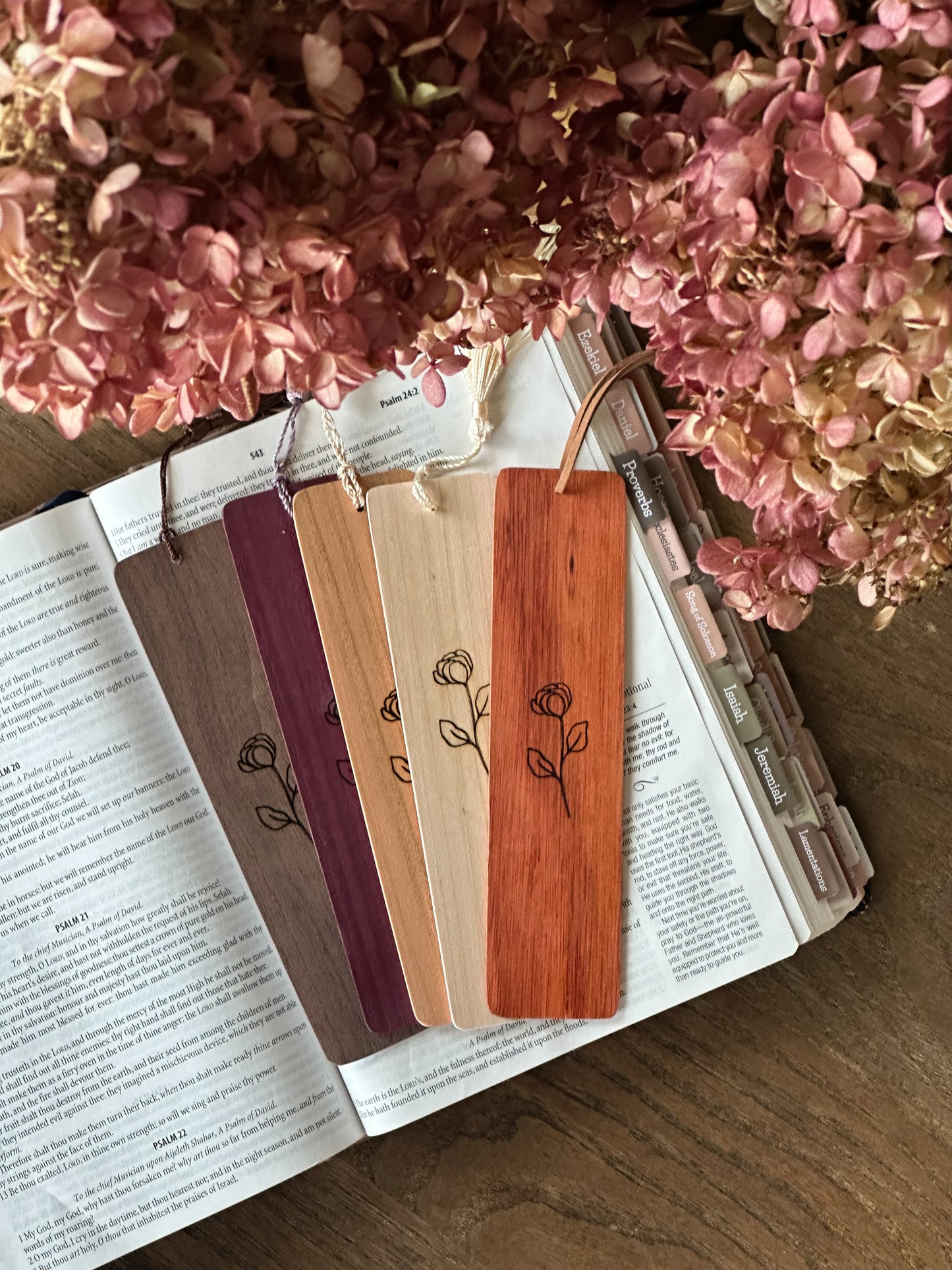 Minimalistic Flower Line Art- Wooden Bookmarks